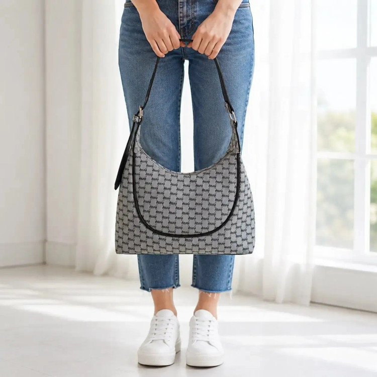 کیف زنانه پارچه ای روزمره و اسپرت ابعاد 30 در 20 سانتیمتر