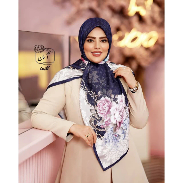 روسری مجلسی ساتن ابریشم طرح ساناز قواره 140 دور دوخت