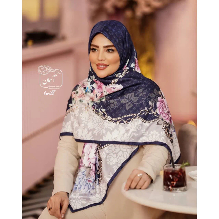 روسری مجلسی ساتن ابریشم طرح ساناز قواره 140 دور دوخت