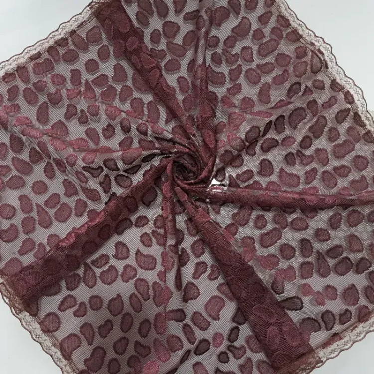مینی اسکارف گیپور چهار گوش طرح سنگی ابعاد 70 در 70 سانتی متر