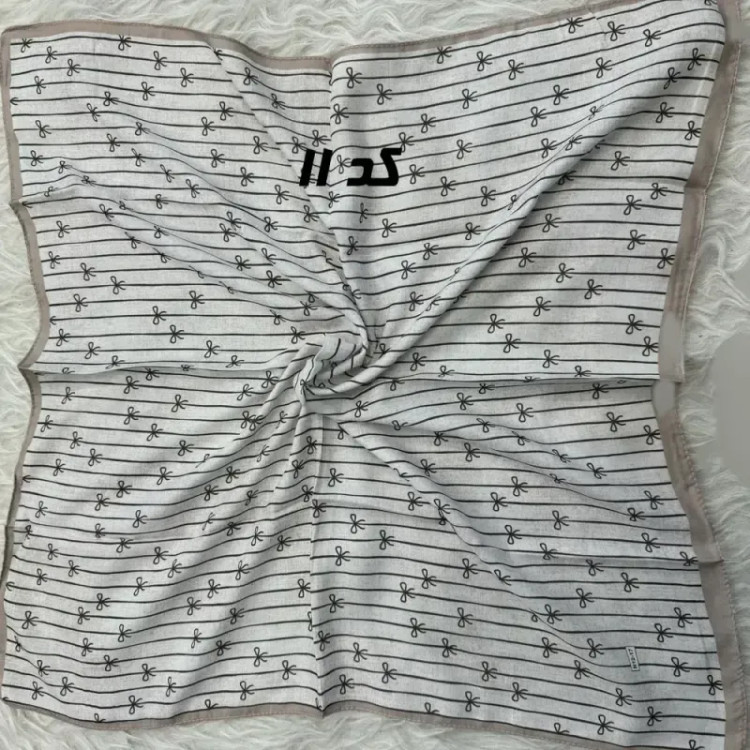 مینی اسکارف کرمی نخ قواره 65x65 سانتیمتر مناسب استفاده روزمره بدون آبرفت و رنگ رفت